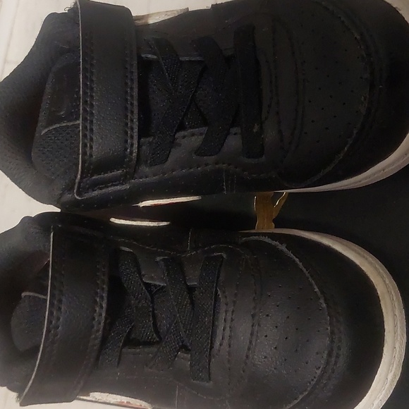 TODDLER NIKES - Picture 1 of 4